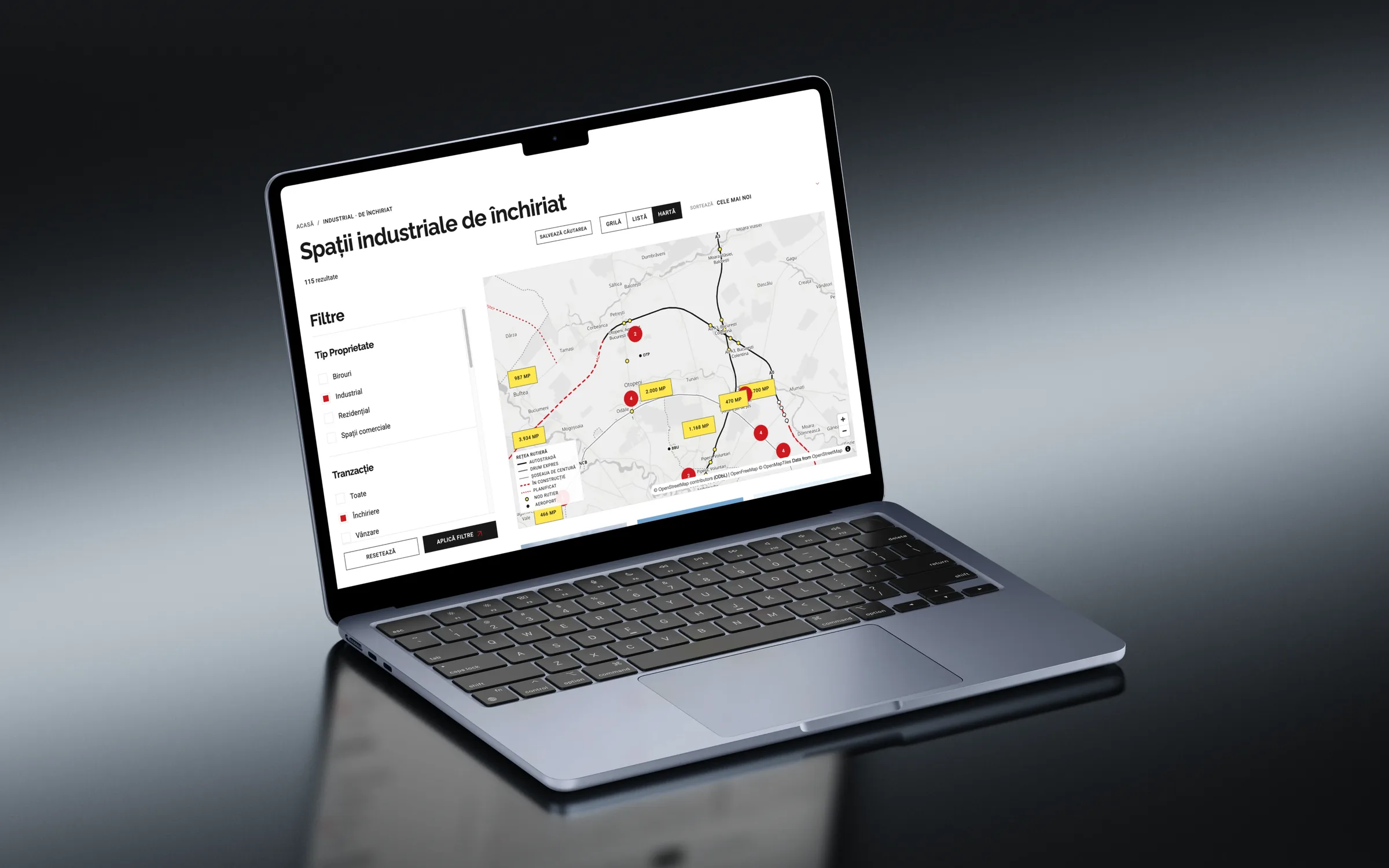Listarea de spații industriale pe laptop, cu filtrele și harta cu infrastructura rutieră